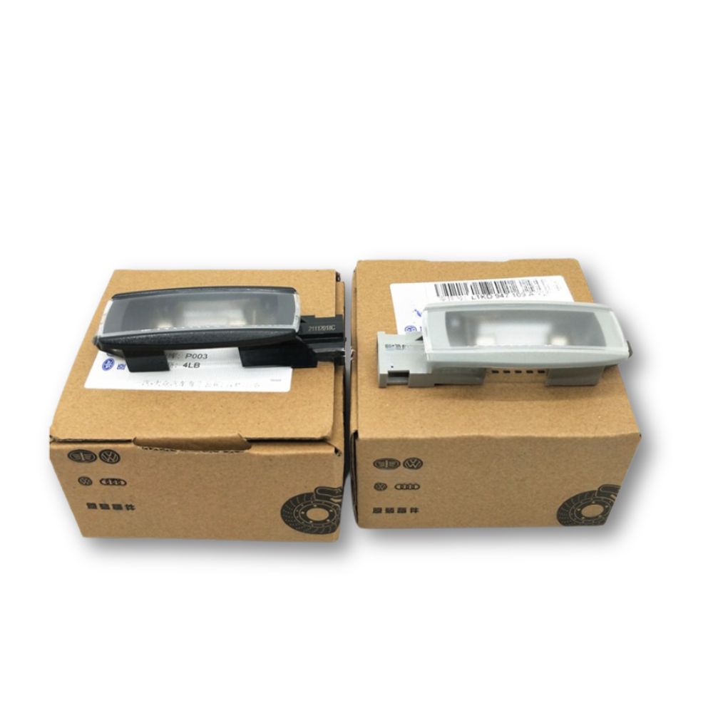 Deux blocs d'éclairage plafonnier pare-soleil pour Skoda Superb 2008-2015 en plastique ABS, l'un noir et l'autre gris.