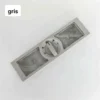0874b482-6285-4bce-b72e-fdf9b5fbfbc3.webp Plafonnier de toit gris avec interrupteur rotatif central et deux lampes de lecture latérales