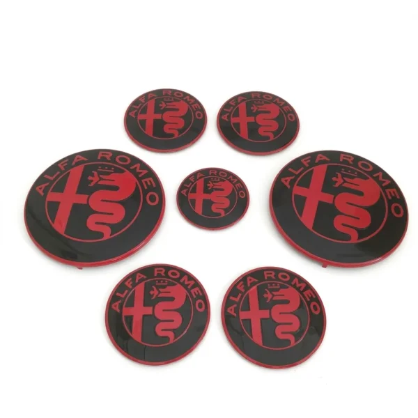 206a999f-cf06-4548-9452-c0ecc9095073.webp Kit de 7 emblèmes Alfa Romeo rouge, vue de dessus